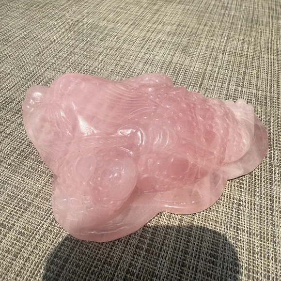 (C) Money Toad feng shui Rose Quartz Lucky Carved Stone Crystal Frog Figurine